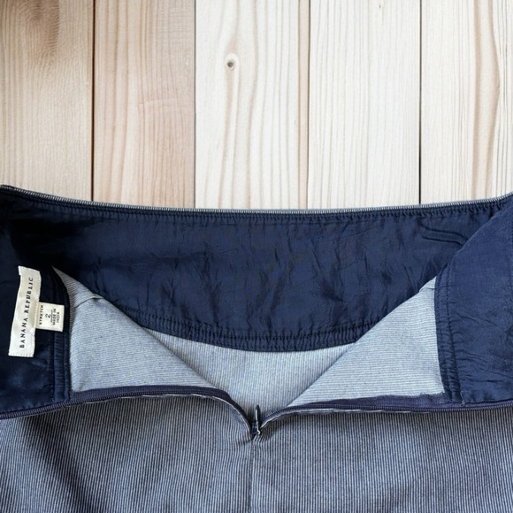 Banana Republic Navy Stretch Pencil Skirt Size 2 Workwear Career Classic - Picture 3 of 4